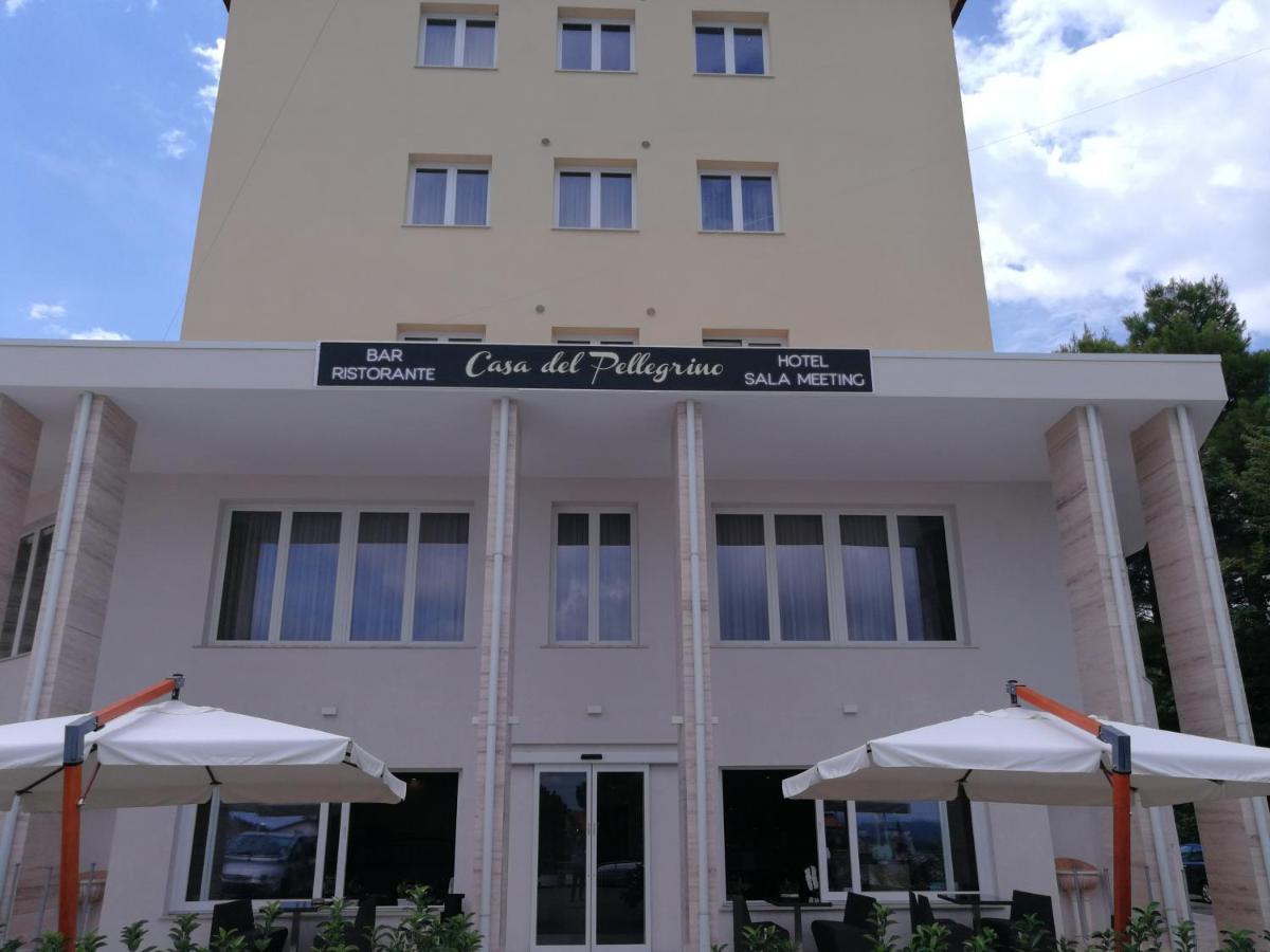 La Casa Del Pellegrino Hotel Manoppello Bagian luar foto