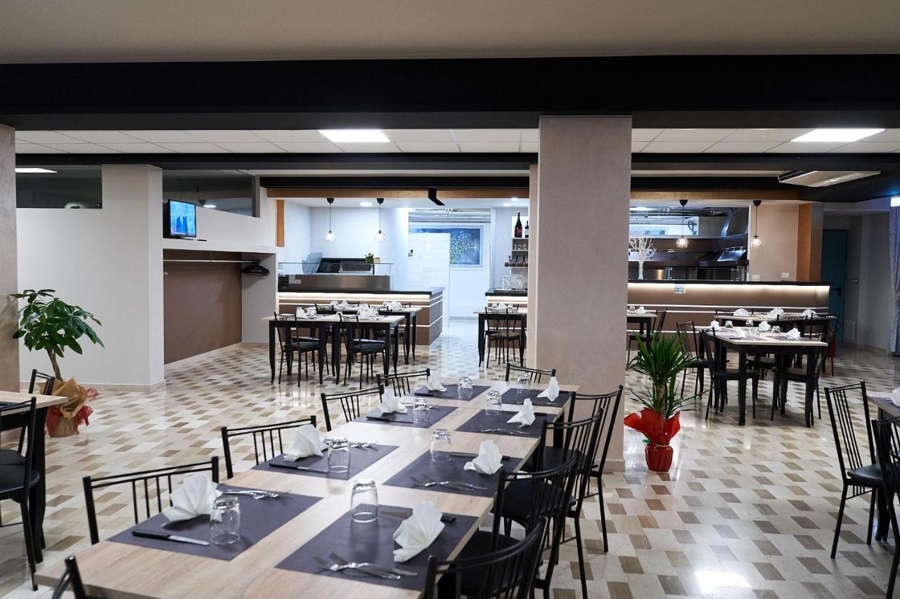 La Casa Del Pellegrino Hotel Manoppello Bagian luar foto